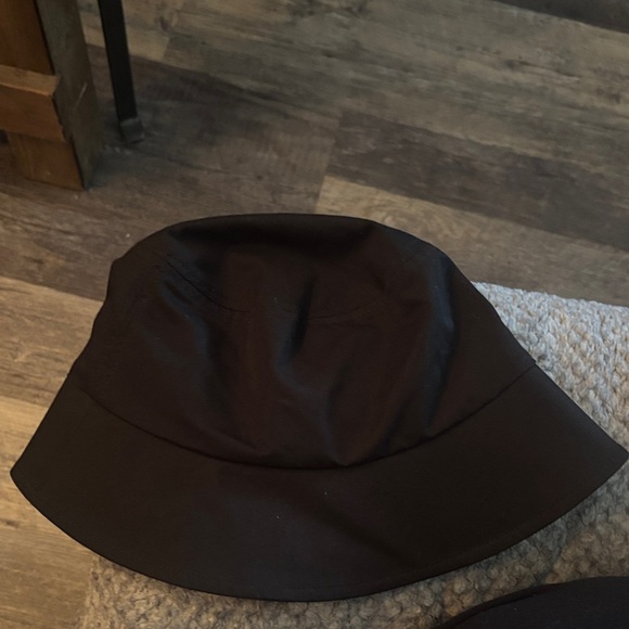 SHEIN Black Bucket Hat with Hello Kitty Detail - Picture 4 of 4